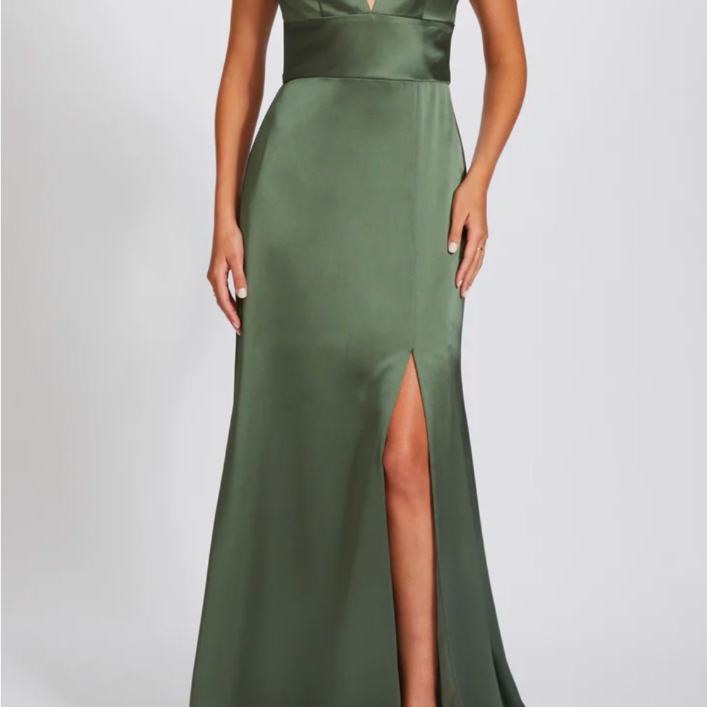 AMSALE Sariah NEW size 12 - Extra Long - Elegant Green Satin Gown
